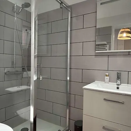 Apartment 2 Pieces 2 Couchages Sur Bn000-18a