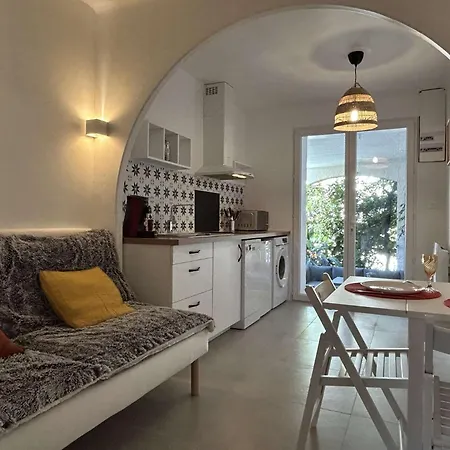 Apartment 2 Pieces 2 Couchages Sur Bn000-18a *